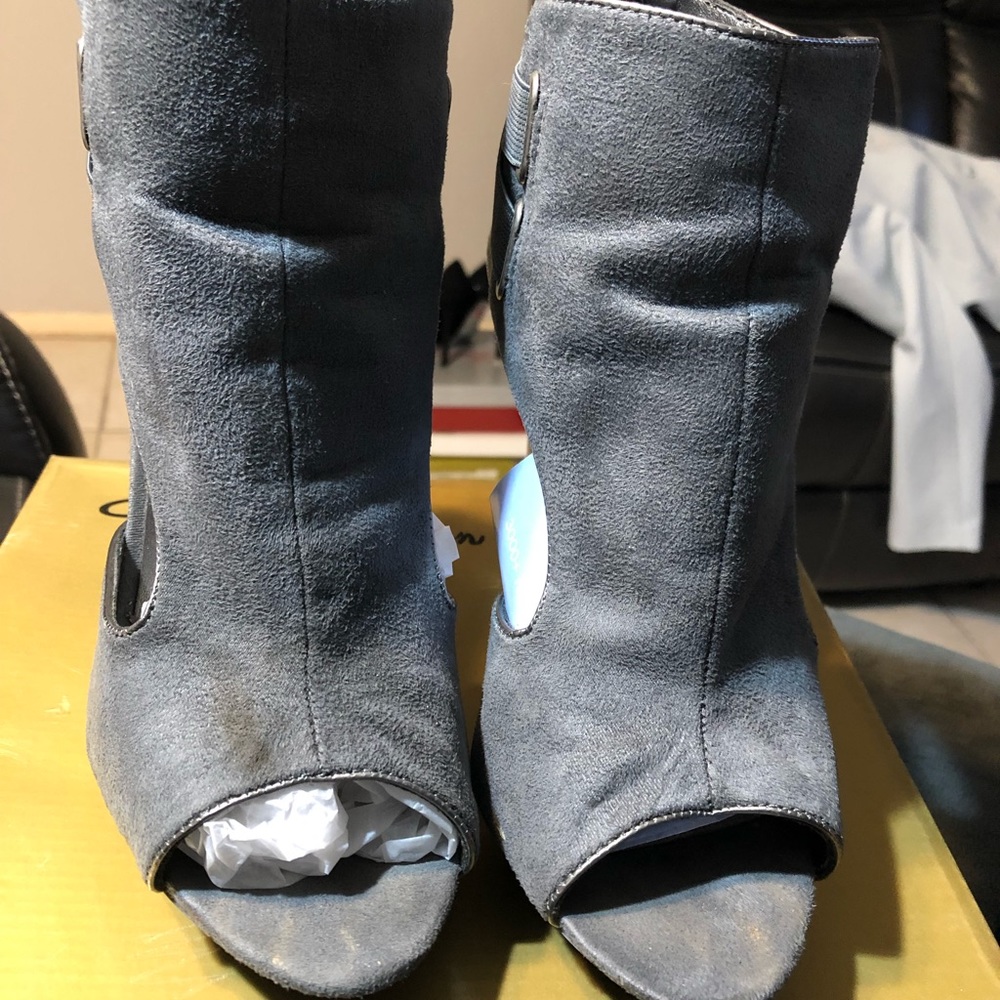 Ladies New in Box Grey Peep Toe Suede Heel with back zipper